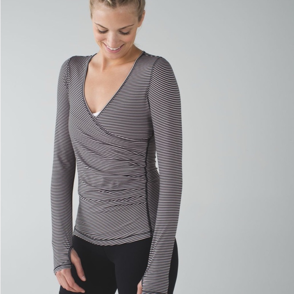 Lululemon Women’s Sunset Salutation Longsleeve Shirt Size 4-6 for best fit